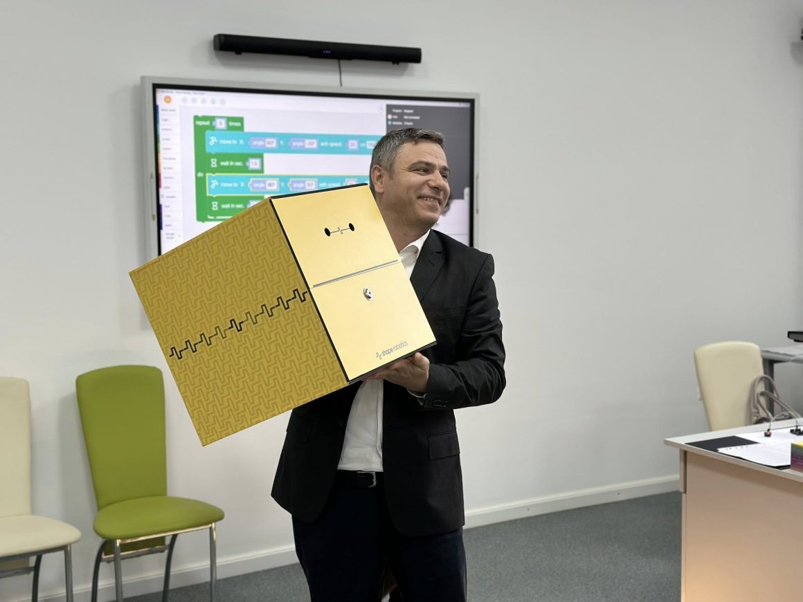 Vizită de la Shape Robotics