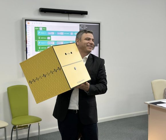 Vizită de la Shape Robotics